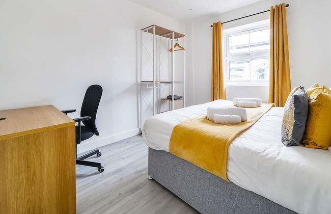 Modern Town Center Apartments Aldershot - Photo 14