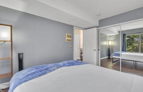 Point Loma 2BR Townhome w Parking in Prime Location - Foto 24