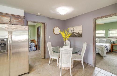 Lakefront Eufaula Cabin with Fire Pit and Private Dock - Foto 7