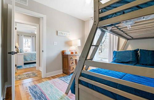 Family-friendly 4BR Near UNI for an Easy Group Stay - Foto 19