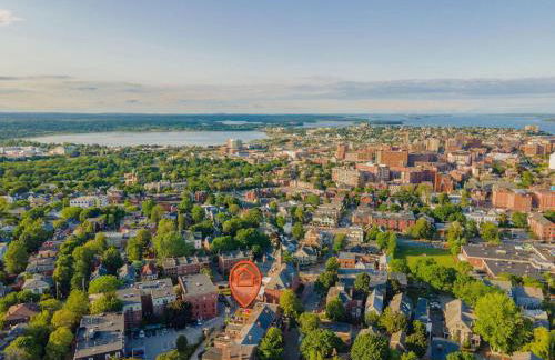 Local Landmark - Gorgeous Historic Home - Foto 6