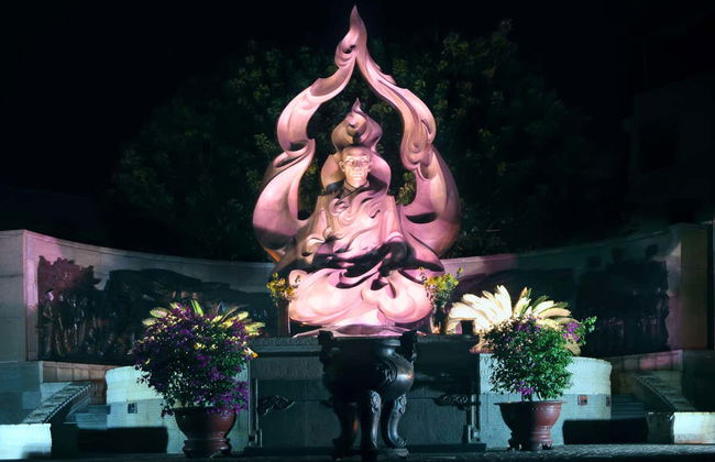 Motorbike Night Tour - Photo 2