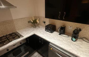 Spacious City Centre 2-Bedroom Apartment by StaySavvy Accommodation - Foto 33