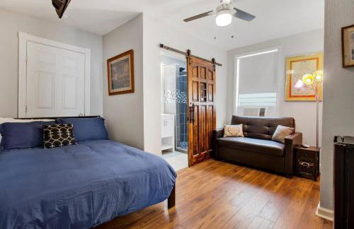 Captivating Conti Hideaway- Mid-City Perfection - Foto 13