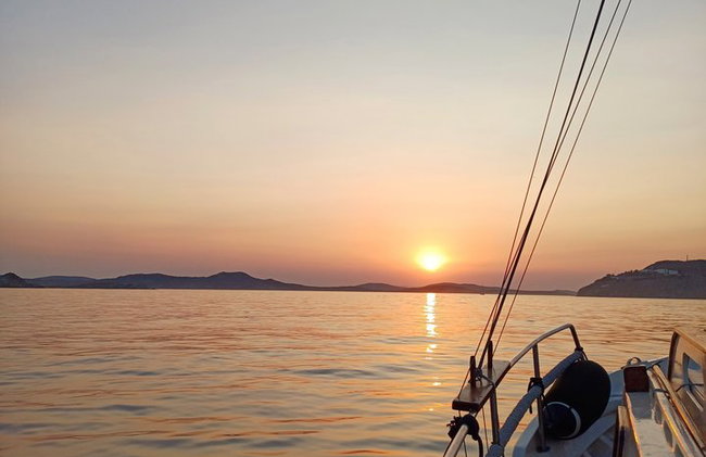 Cruzeiro Privado ao Pôr do Sol em Míconos - Foto 1