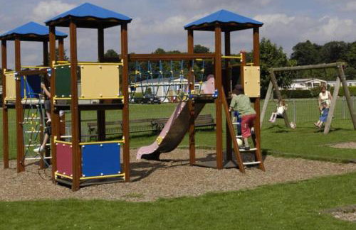 Lakes and woodlands hiking Overstone Holiday Park - Foto 100