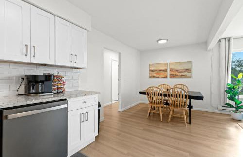 Renovated 1BR Upper Flat Modern King Suite - Foto 26