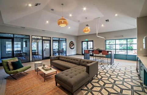 Spacious 2BR King Suites w Pool, Gym, Laundry - Close to Downtown - Foto 35