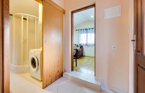 Cozy Home In Milekovo Selo With Wifi - Photo 27