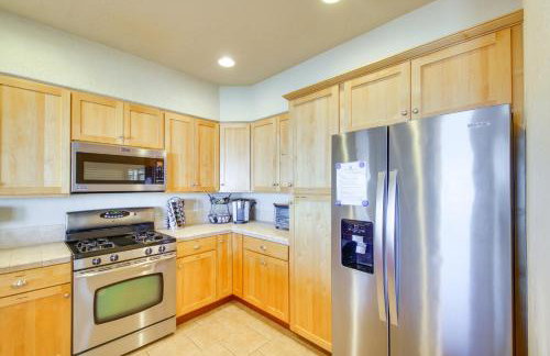 Quiet Waterfront Escape with Hot Tub and Beach Access! - Foto 9