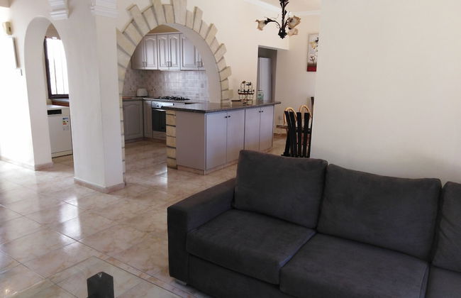 Lovely six Bedroom Villa in Coral Bay - Photo 42