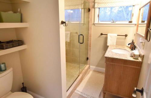 Less Than 1 Mile to Beach with Custom Fire Pit - Foto 11