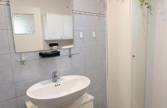 Sunny yard apartments - Photo 12