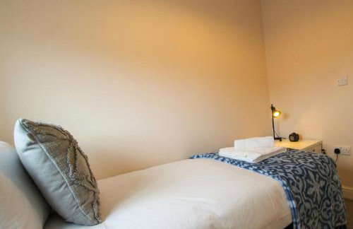 Modern 3-Bedroom Home in Quiet Cul-de-Sac w Parking by Rework Accommodation - Foto 35