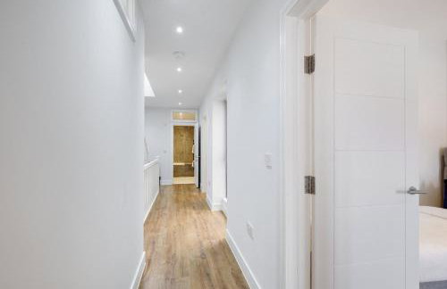 Luxury 5 Bedroom, 4 Bathroom Home in Purley - Foto 73