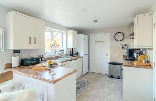 Spacious Cotswolds Base, Private Garden & Parking - Foto 3
