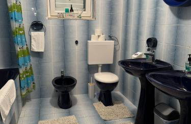 Apartments Solis, 50 m from the sea - Jakišnica - Photo 8