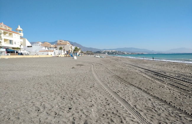 Top Floor Apt Close To Duquesa - Photo 8