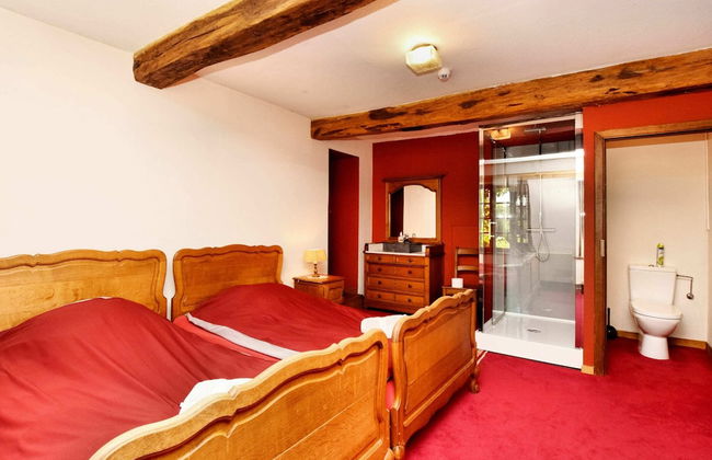 Magnificent Holiday Home in Baronville With Heated Pool & Billiards - Photo 3