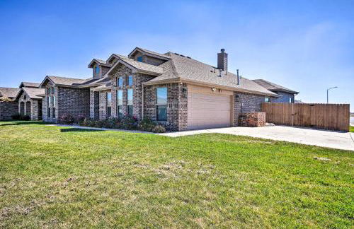 Modern Amarillo House with Fire Pit and Hot Tub! - Photo 34