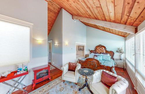 Beautiful Briny Retreat - Photo 1