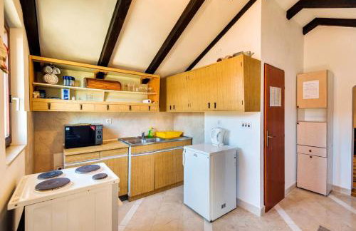 Cosy Apartment with Sea View in Zlarin - 50 sqm + Terrace - Photo 3