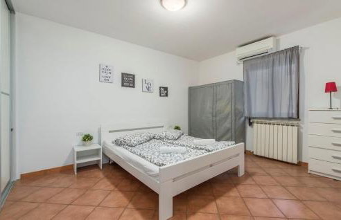 Apartment Narcisa with Terrace - Photo 4