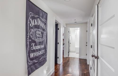 Jack Daniels House with Rooftop Golf, City views! 8min to Whiskey Row! Sleeps 10! - Foto 35