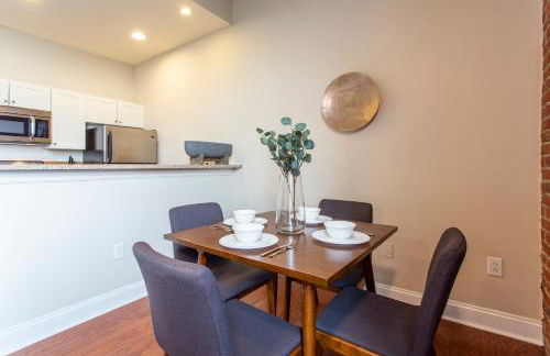 Sleeps 4! 2BR, Gym, Paid Parking, Close to Major Attractions - Foto 30