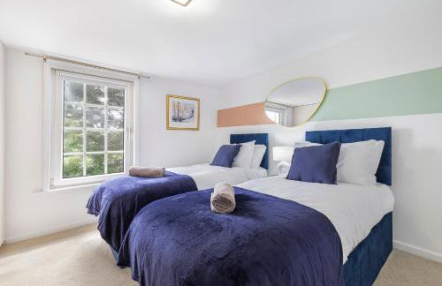 East Sussex Manor - Sleeps 12 - Hot Tub & Parking - Foto 21