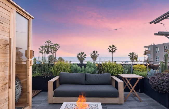 Venice View by Avantstay Walk to Venice Beach Rooftop, Ice Bath, Luxe Design - Photo 1