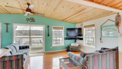 Fish and Boat on Lake of the Ozarks Waterfront Home - Foto 4