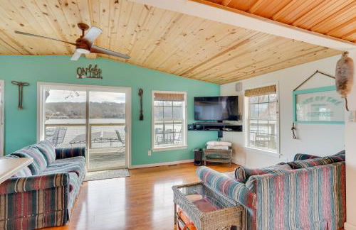 Fish and Boat on Lake of the Ozarks Waterfront Home - Foto 4