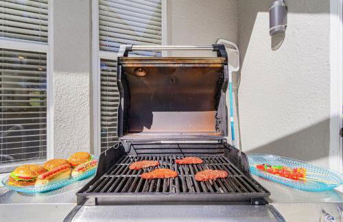 Relax, Play & Unwind in Paradise! Poolside Fun & Resort Vibes - Villa Sail Away - Foto 40