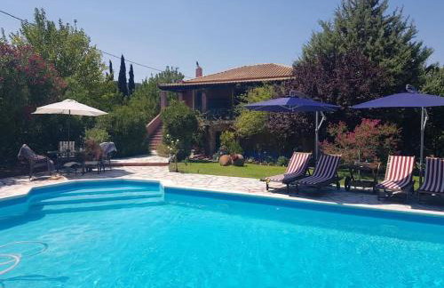 VILLA VICKY - Traditional villa in Evia - Foto 1