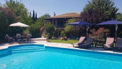 VILLA VICKY - Traditional villa in Evia - Foto 1