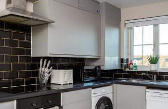 Vacant Nest Cleveland Close Central Parking - Photo 19