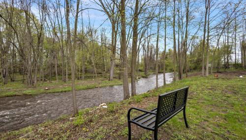 Serene Riverside Retreat home - Foto 2