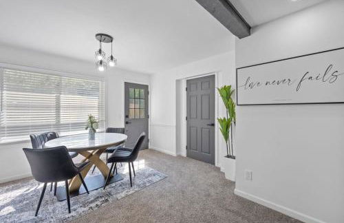 Luxury 5BR Cincinnati, Sleeps 12, Crib, Home Gym, Fenced Backyard - Foto 78