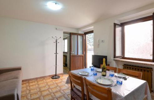 2 Bedroom Stunning Home In Pont-Saint-Martin - Foto 5