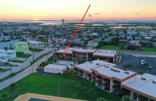Beach Boardwalk Access Pool + Remodeled Interior Tropical Haven by Avantstay - Photo 105