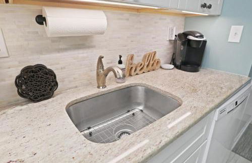 Couple's Escape - The One with Downtown Inlet Vibes - Assateague House 111 - Foto 14