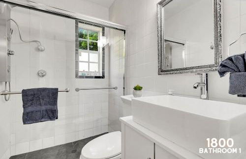 3 Home 12 bedroom compound with Pool and BBQ sleeps 24 - Foto 44