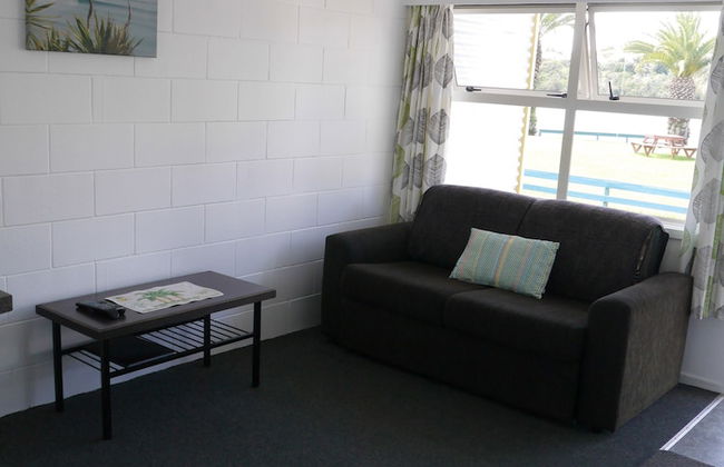 Raglan Palm Beach Motel - Photo 43