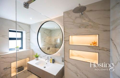 Honeybee Barn - Stunning 4-Bed Rural Paradise - Photo 26