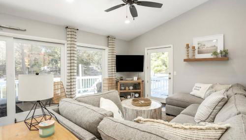 Lakefront Luxury with Private Beach, Sleeps 14 - Foto 4