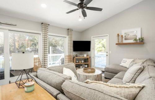 Lakefront Luxury with Private Beach, Sleeps 14 - Foto 4