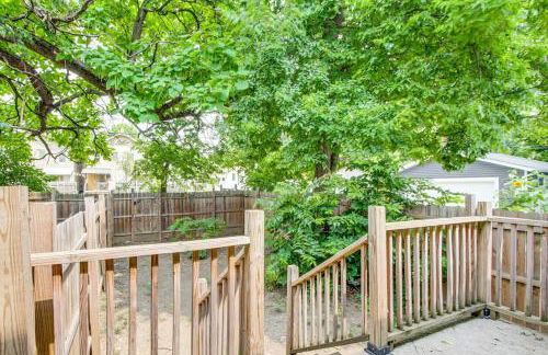 Quiet & Spacious Home Near Downtown - Foto 15