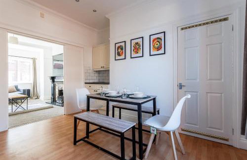 Modern 3-Bed House Parking & Family & Friends - Foto 1