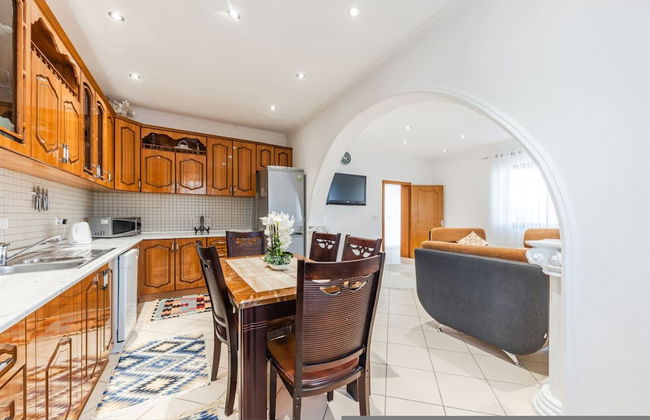 Authentic Lake View Apartment - Photo 13